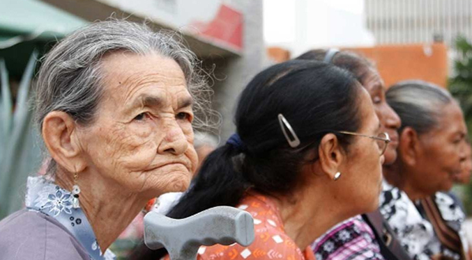 Aguinaldos de pensionados representan el 7 % de la cesta básica