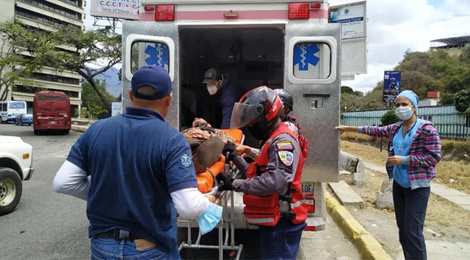 Estudiante de la UNEFA rescata a un abuelo que cayó ebrio al río Guaire