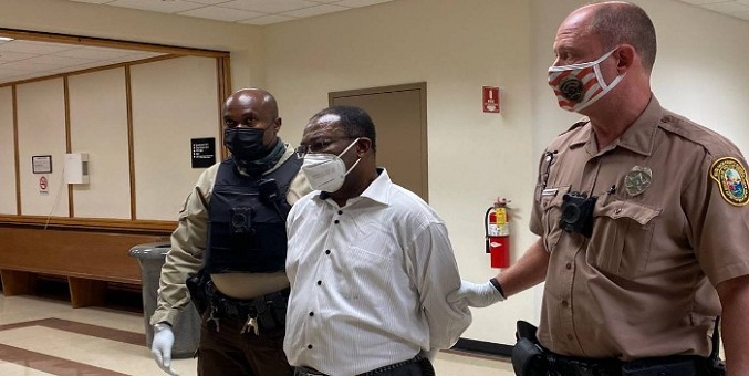 Condenan a ocho años de cárcel a sacerdote que drogó y abusó de feligresa en Florida
