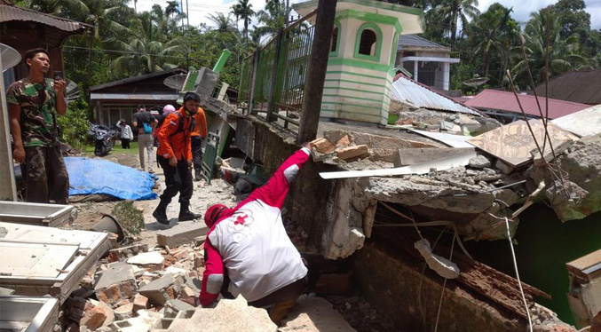 Al menos 7 muertos deja sismo de magnitud 6,2 en la isla indonesia de Sumatra