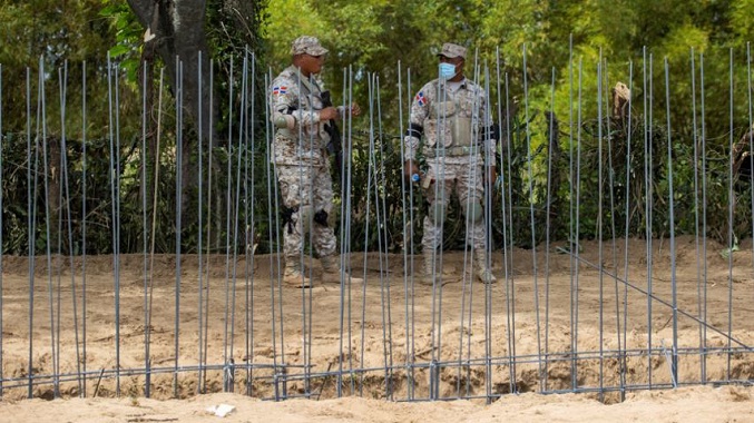 República Dominicana construye valla en frontera con Haití