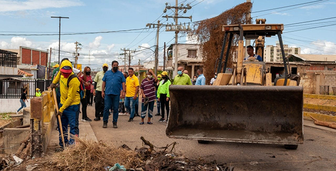 Alcaldía arranca jornada de limpieza y recuperación de las 12 cañadas que atraviesan Maracaibo