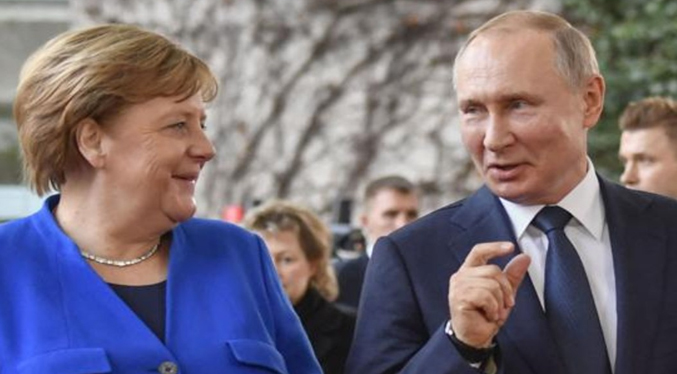 Culpan a Angela Merkel y a la UE de “construir” el poder del presidente ruso