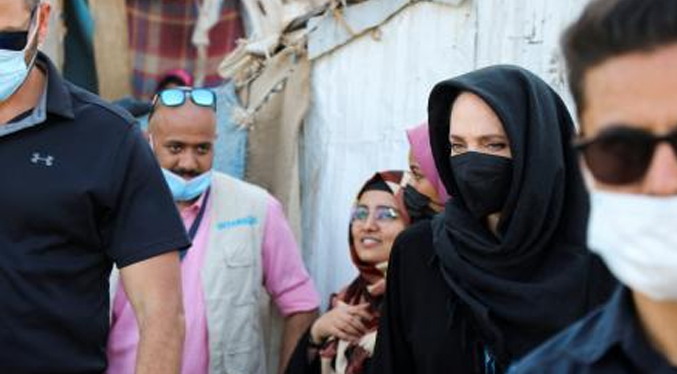 Angelina Jolie visita Yemen para «conocer a familias desplazadas y refugiadas»
