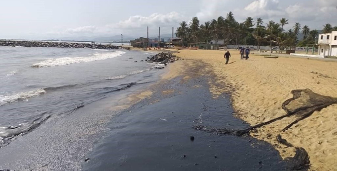 Efectos del derrame en Anzoátegui persistirán porque el petróleo está en el fondo del mar