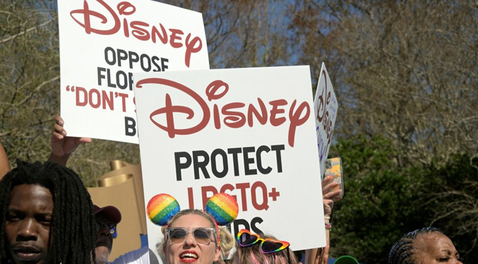 Empleados de Disney en EEUU protestan contra la ley “No digas gay”