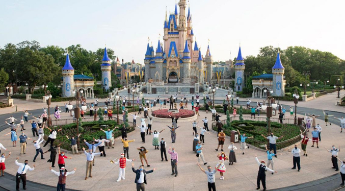 Arrestan a cuatro empleados de Disney por trata de personas