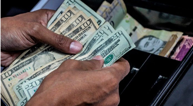 Economistas avizoran precio del dólar entre 10 y 17 bolívares para fin de año