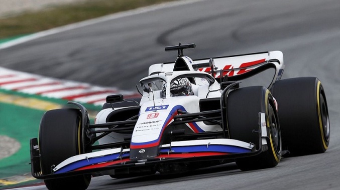 FIA permitirá correr a pilotos rusos pero sin bandera ni símbolos