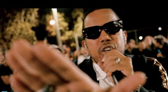 La bandera de Venezuela presente en el lanzamiento del Free Cover de Ilegales