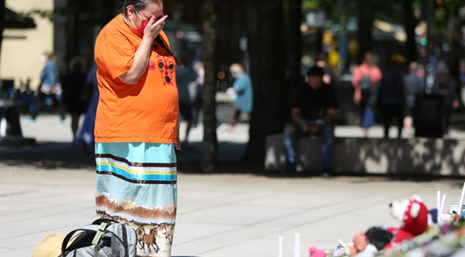 Indígenas piden al Papa que visite Canadá para pedir perdón por los abusos