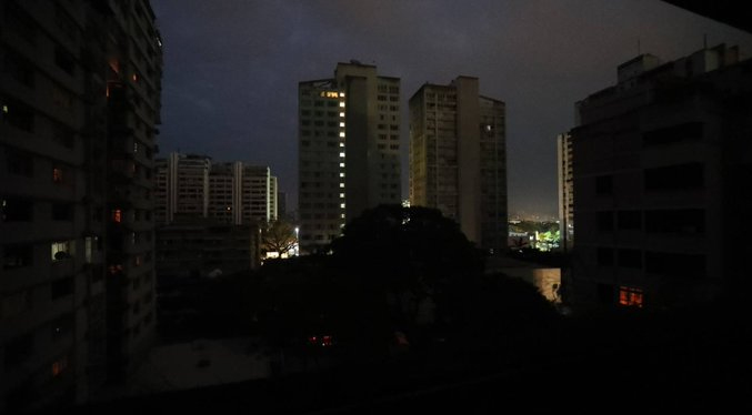 Vecinos del norte de Maracaibo reportan doce horas sin electricidad