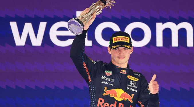 Red Bull extiende contrato de Verstappen hasta 2028