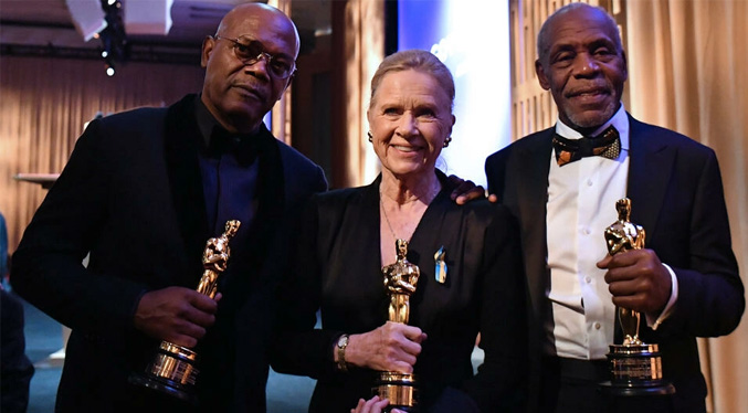 Samuel L. Jackson recibe el Oscar honorífico junto a Liv Ulmann