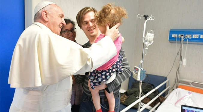 El Sumo Pontífice visita a niños ucranianos en el «hospital del Papa»