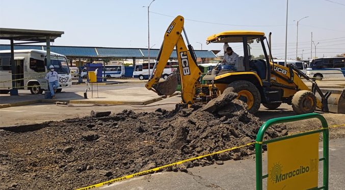 Alcaldía de Maracaibo recupera pavimento de los andenes del Terminal de Pasajeros