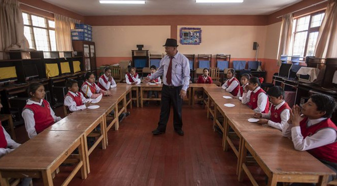 Perú reanuda las clases presenciales en las escuelas después de dos años
