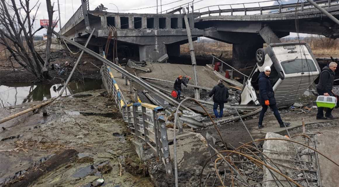 Ucranianos están listos para explotar el último puente que queda en el camino a Kiev