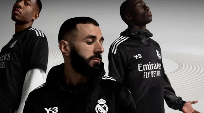 Real Madrid cambia el blanco de la camiseta por el negro para El Clásico