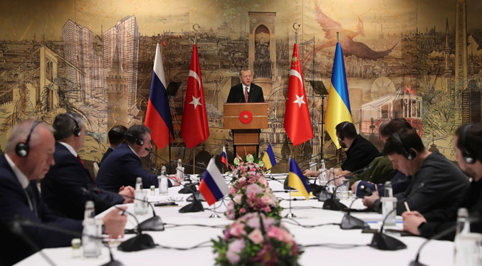 Rusia y Ucrania reanudan negociaciones presenciales en Turquía