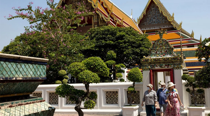 Miles de turistas rusos bloqueados en Tailandia a causa de las sanciones