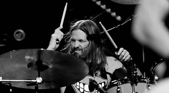 Muere Taylor Hawkins, el baterista de la banda de rock Foo Fighters