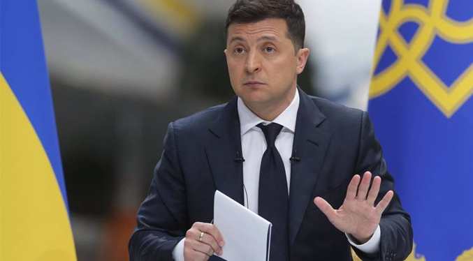 Presidente ucraniano acusa a Rusia de recurrir al terror nuclear