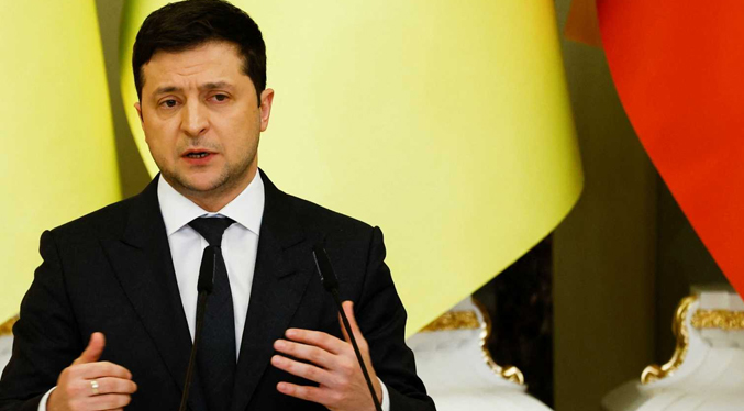 El presidente de Ucrania promete reconstruir el país cuando finalice la guerra