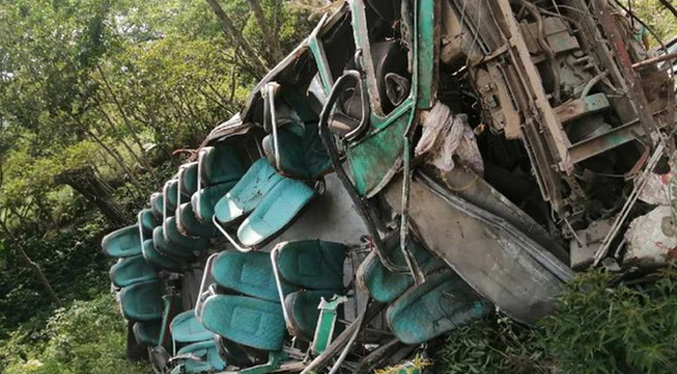 Accidente de bus escolar deja seis niños muertos en Santander, Colombia