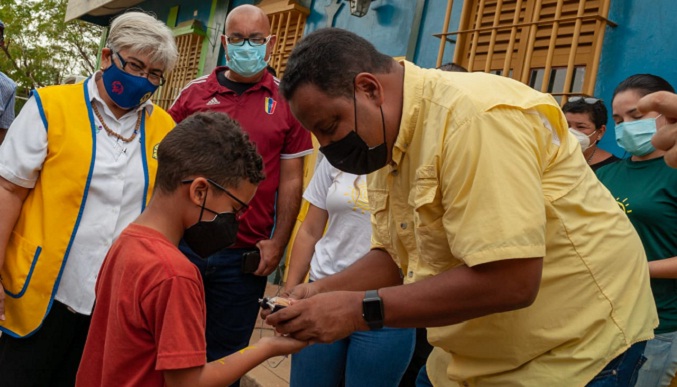 Alcaldía de Maracaibo lleva jornada oftalmológica a niños de FUNPARM en Juana de Ávila