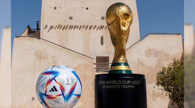 Messi presenta el balón oficial de Catar 2022