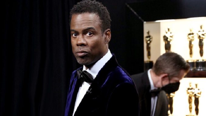 Chris Rock no presenta cargos contra Smith tras altercado en los Oscar