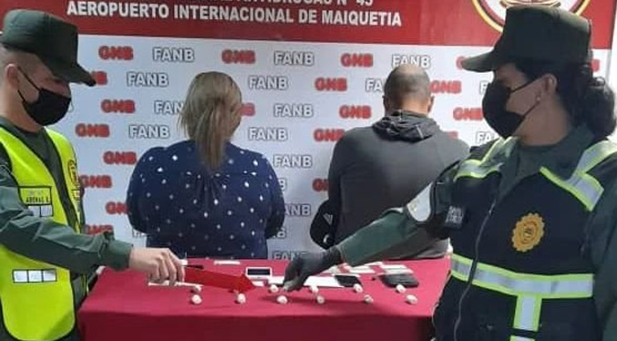 Retienen a dos narcomulas con 102 dediles de coca en el aeropuerto de Maiquetía