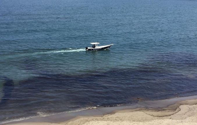 Derrame de petróleo en playas de Anzoátegui obliga el cierre por 72 horas