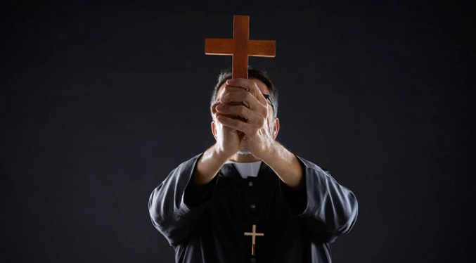 Un total de 33 sacerdotes venezolanos son autorizados para exorcizar