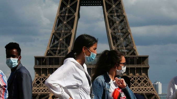 Francia elimina la mascarilla en lugares cerrados