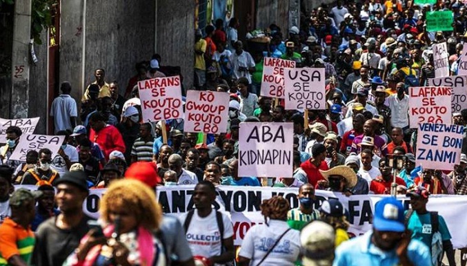 Haitianos toman las calles por segundo día para protestar contra la inseguridad