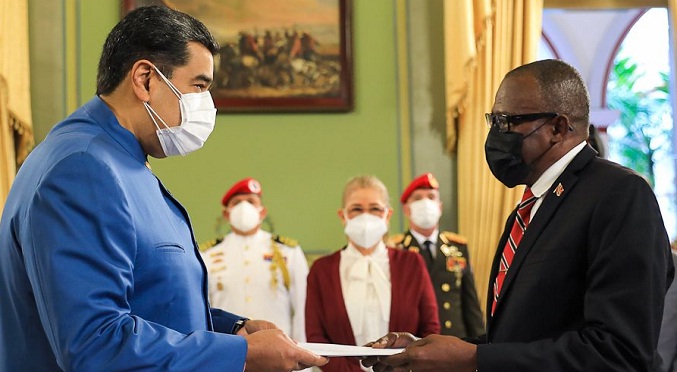 Maduro recibe cartas credenciales del embajador de Trinidad y Tobago