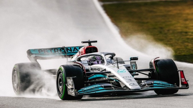 Mercedes modifica su W13 para los test de Baréin