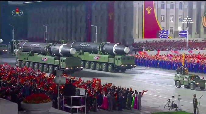 Corea del Norte planea lanzamiento de enorme misil en abril (analistas)