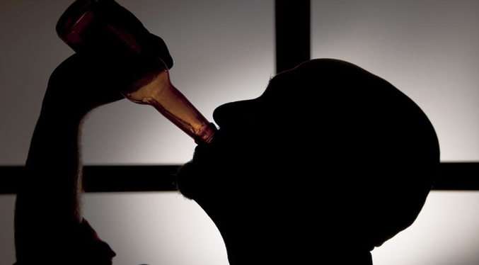 Las muertes relacionadas con el alcohol subieron durante la pandemia en EEUU
