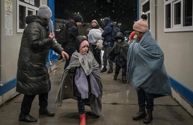 Unos dos millones de niños dejan Ucrania y 3.3 son desplazados internos