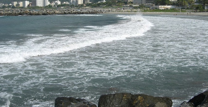 Inameh prevé olas de hasta dos metros de altura en costas de Venezuela