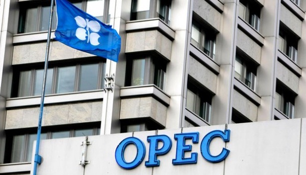OPEP y Rusia se reúnen para ajustar la oferta de crudo