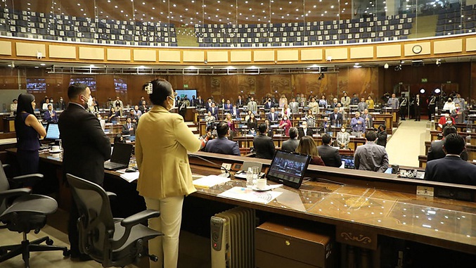 Parlamento de Ecuador aprueba inicio de juicio político a una ministra por crisis con México