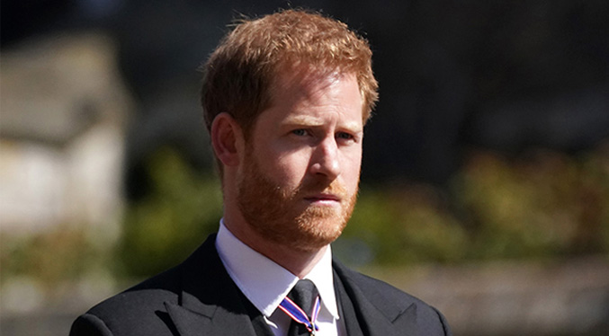Prensa de Reino Unido critica al príncipe Enrique por «desplante» a la reina Isabel II