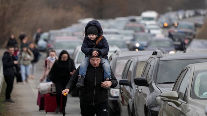 Ascienden a 2,8 millones los ucranianos que escapan de la invasión