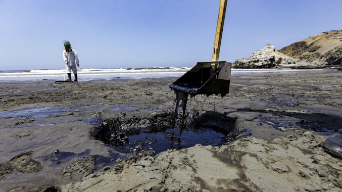 Repsol reporta limpieza de 92 % en el mar y litoral de Perú, tras derrame