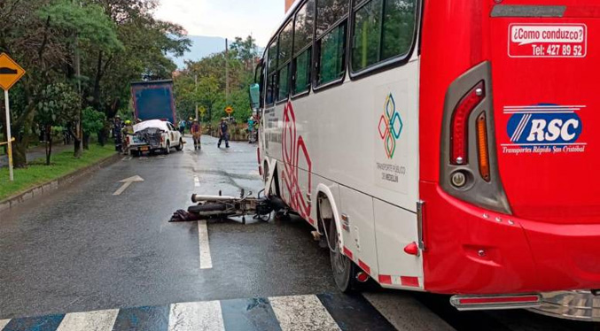 Venezolana muere arrollada por camión en Medellín