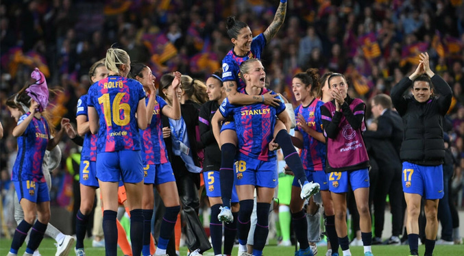 El Barcelona aplasta al Wolfsburgo y pone pie y medio en la final de Champions femenina
